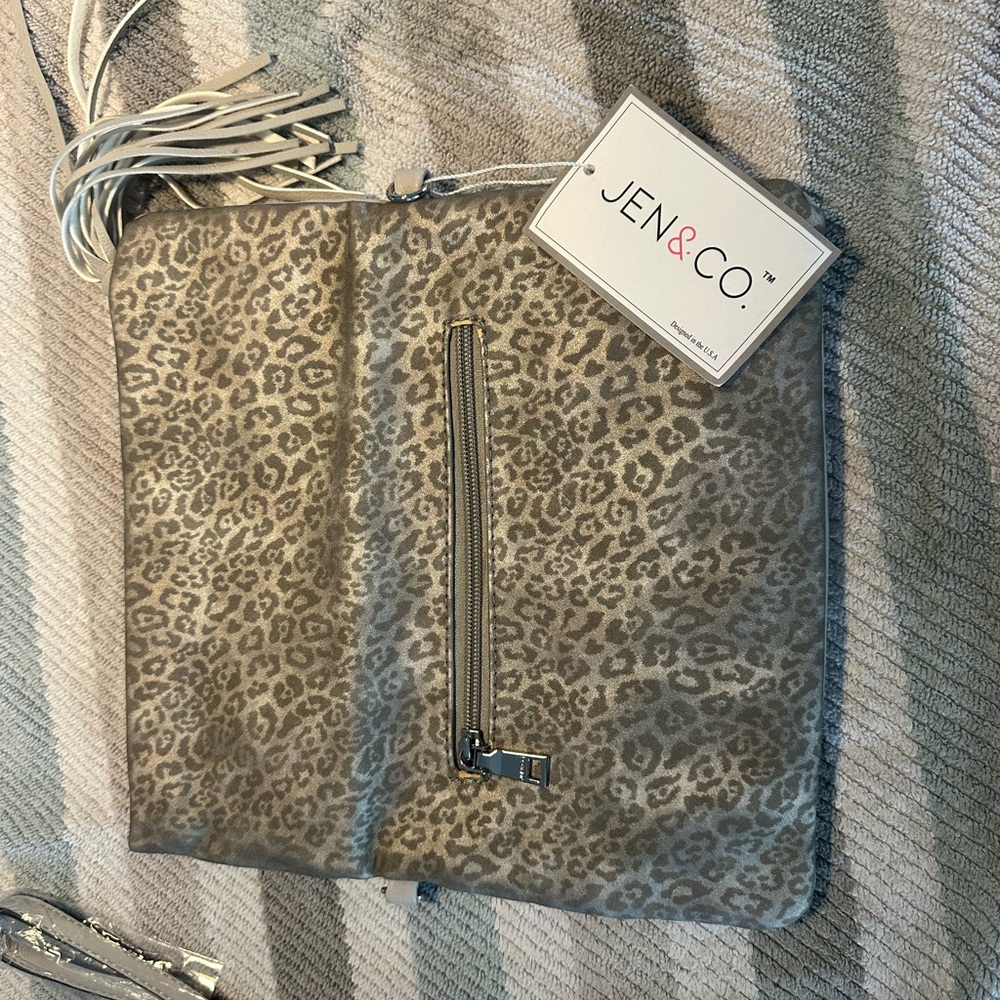 Brand new with tags Jen & Co. Gray Leopard Print Clutch/crossbody/wristlet - Picture 14 of 14